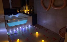 Apartament z prywatnym jacuzzi - bezpłatny parking - ogród